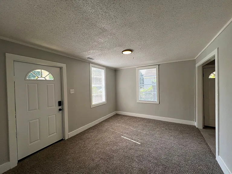 1535 Cella St — Photo 6