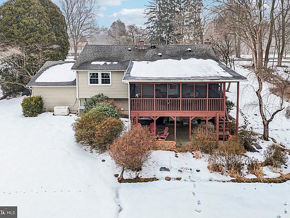 2nd image of 1906 Parkwood Dr
