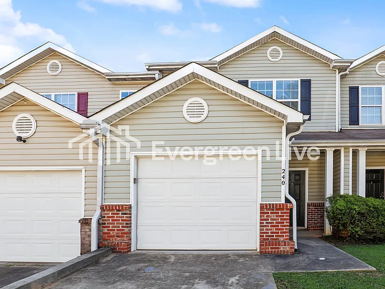240 Shenandoah Dr — Photo 1