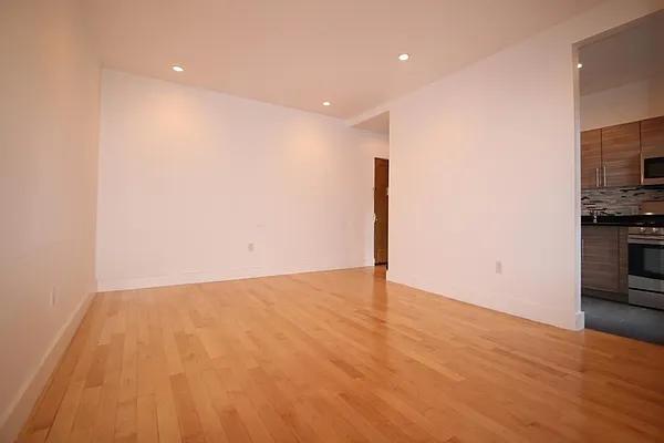 Rented by Space Marketing Shop | media 7