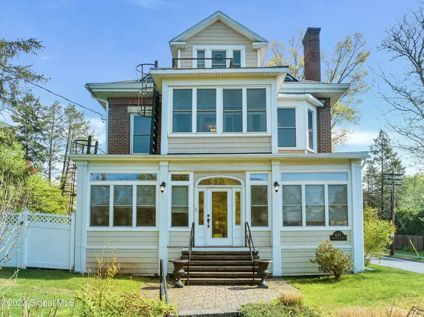 647 Western Avenue, Albany, NY 12203