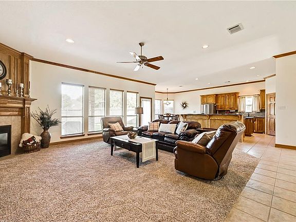 3rd image of 1303 Cielo Vista Dr