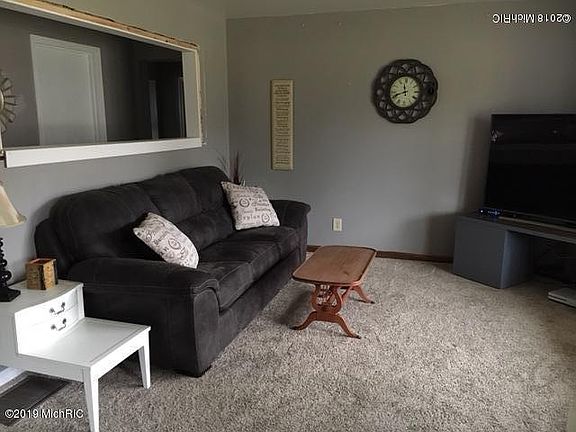 5th image of 1091 E 12th St