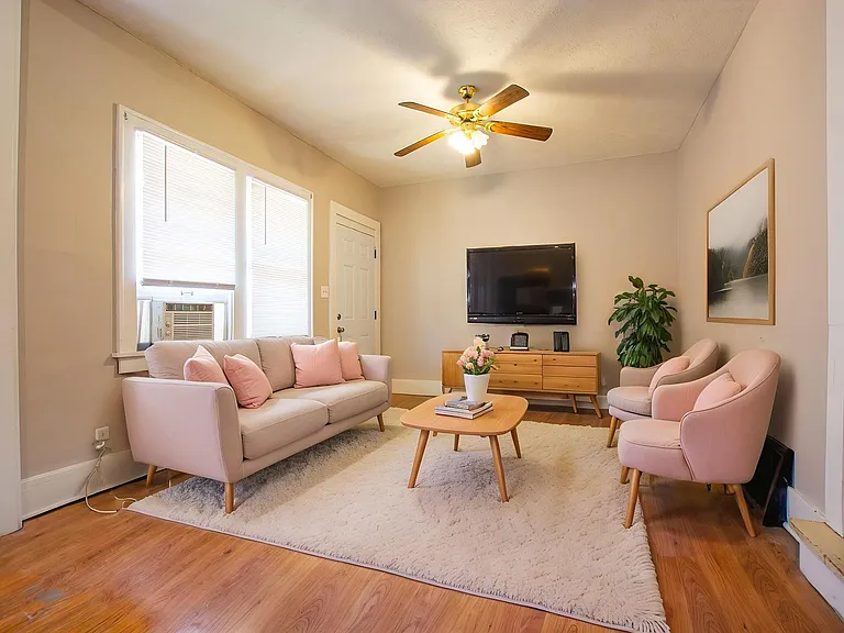 2202 Wirt St — Photo 4