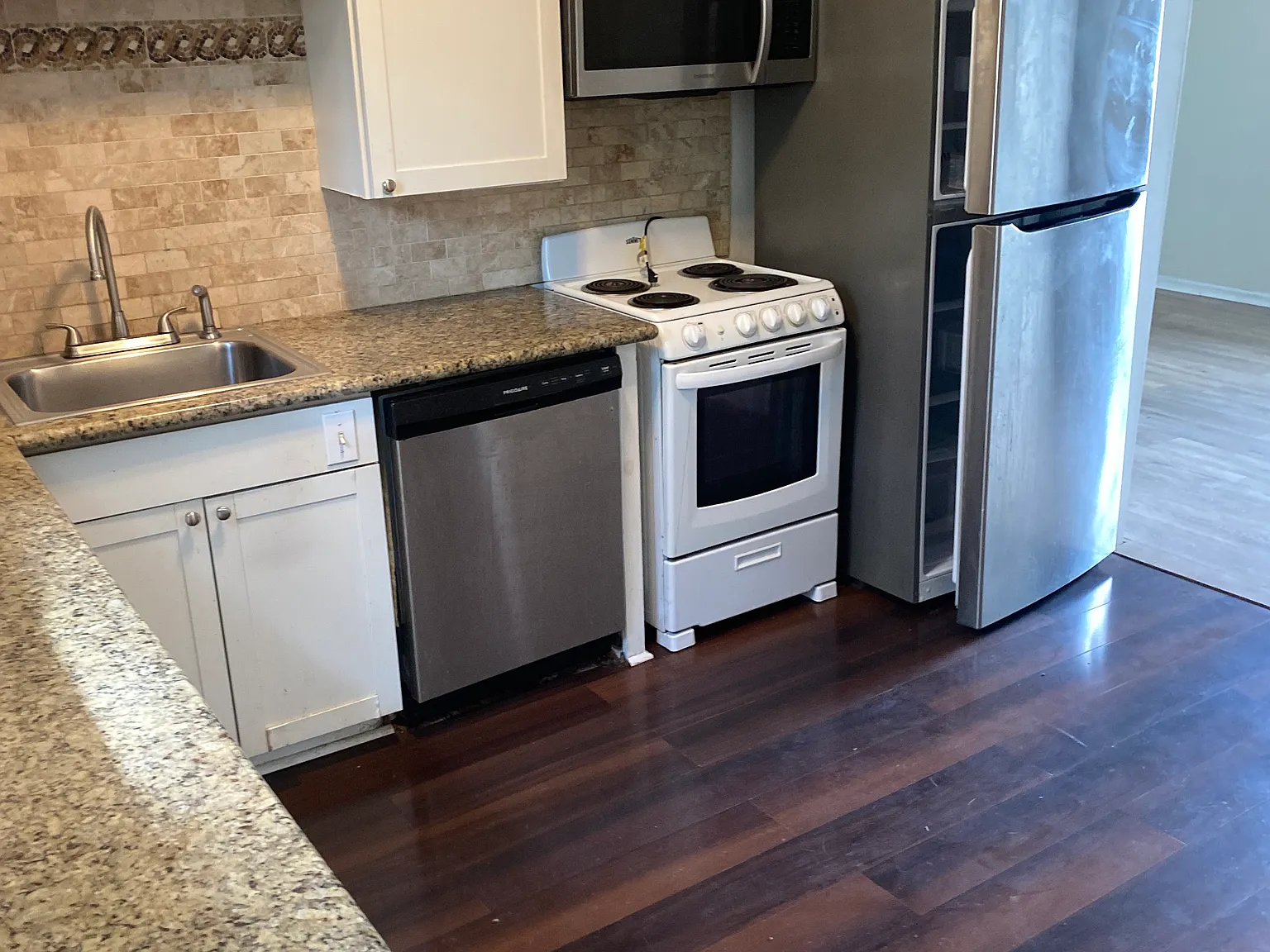 2 bed, 700 sqft, $725 — Photo 2