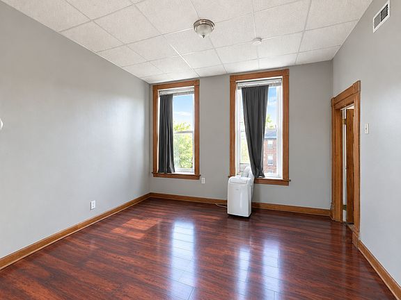 5th image of 1854 S Ashland Ave APT 2R