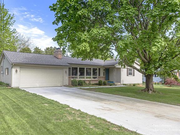 3rd image of 2290 Woodcliff Ave SE