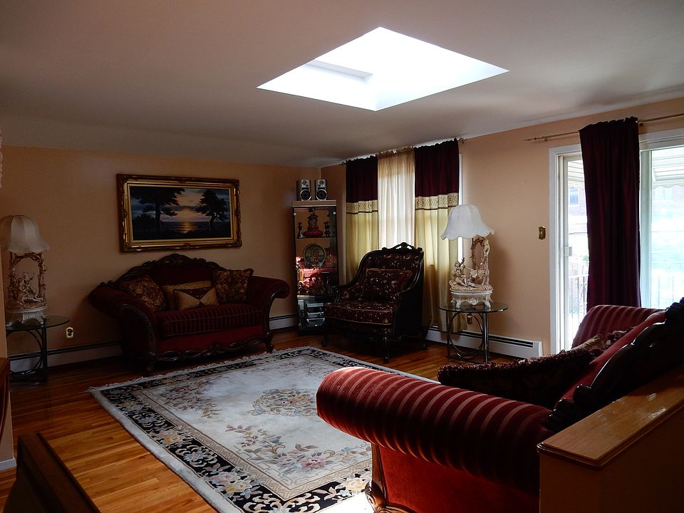 2nd image of 17033 83rd Ave