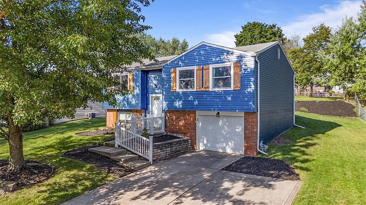 593 Catskill Dr photo 1