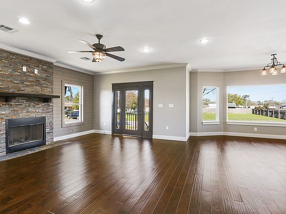 3rd image of 217 Beaver Dr