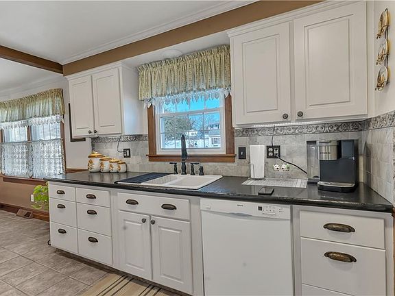 4th image of 255 Knollwood Dr