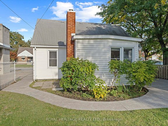 4th image of 461 Lauzon Rd