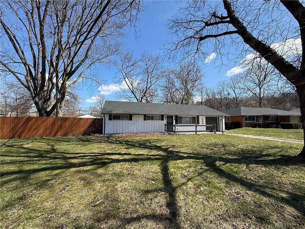 3 bed, 1.0 bath, 1440 sqft, $1,975 — Photo 2