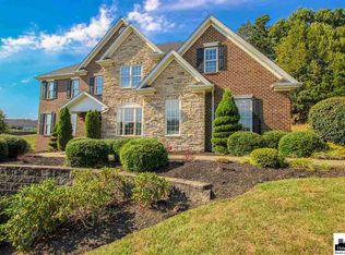 1052 Crestmont Rd, Hurricane, WV 25526