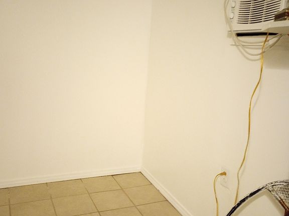 4th image of 2135 Rainbow Valley Blvd #D2