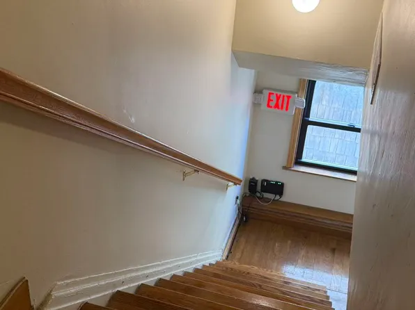 302 N Craig St #3, Pittsburgh, PA 15213