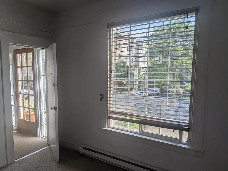 818 NE 42nd St #1 — Photo 4