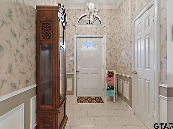 4th image of 816 Willowcreek Dr