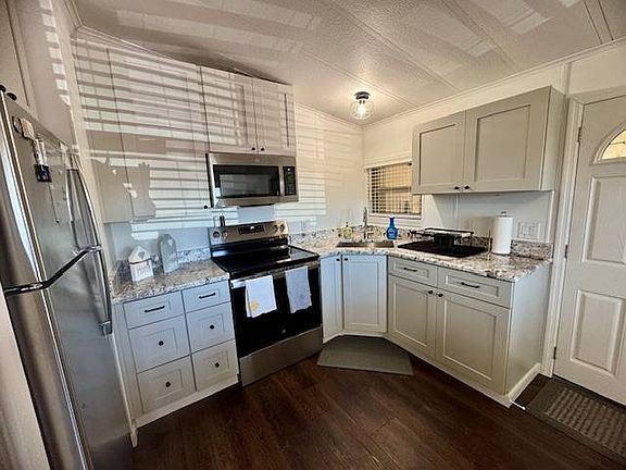 5th image of 2425 Harden Blvd #64