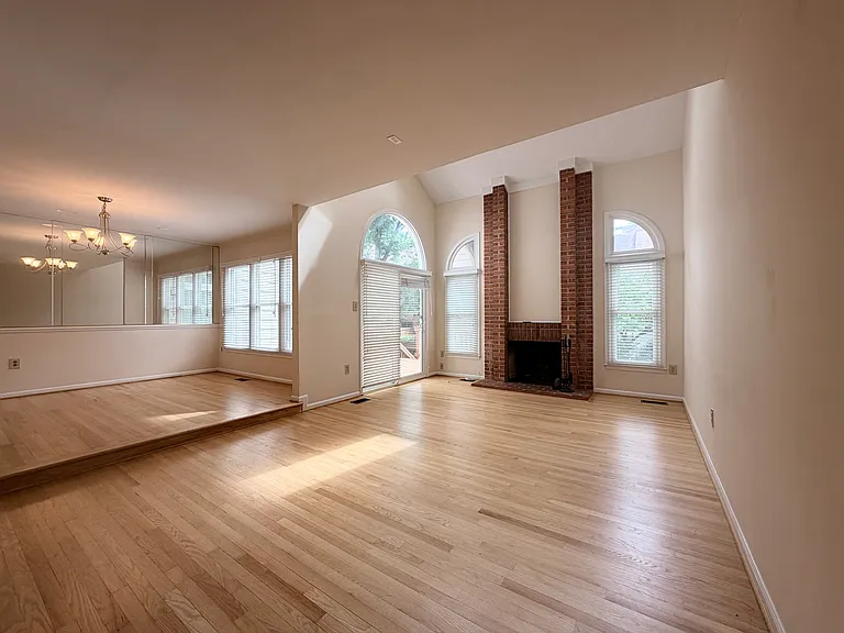 7418 Crestberry Ln — Photo 21