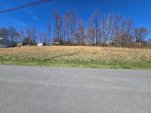 3rd image of 135 Riverview Ln
