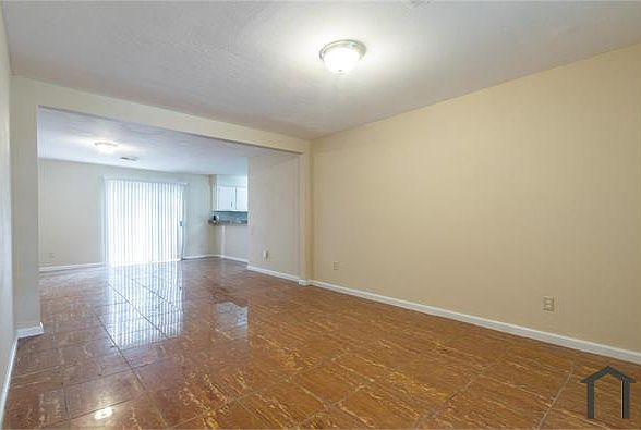 1st image of 3823 Heatherbrook Dr