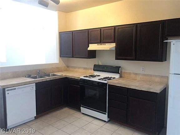 4th image of 9590 Parvin St