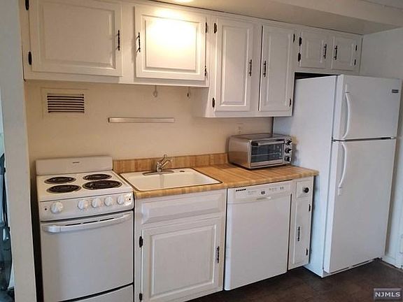 2nd image of 1600 Center Ave APT 10B