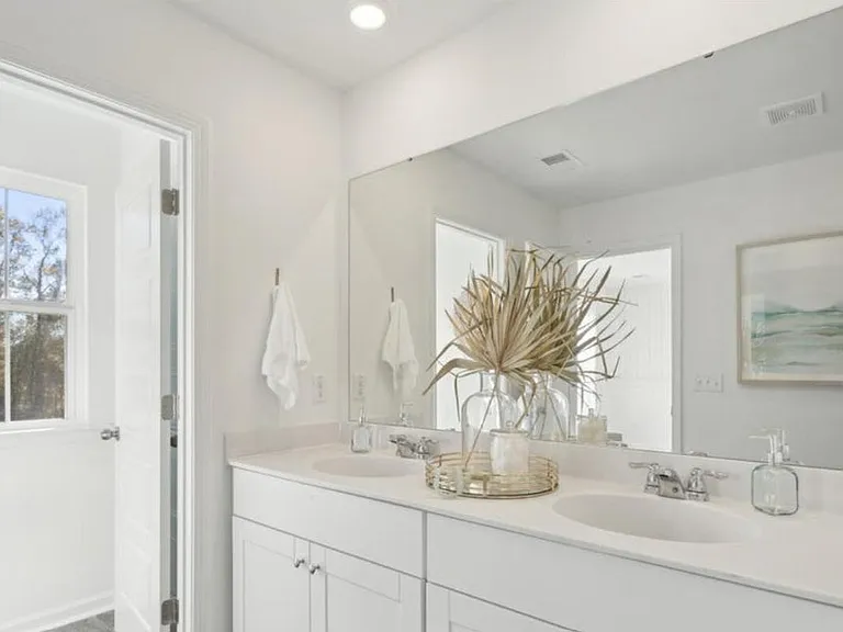 754 Ridgley Dr — Photo 9