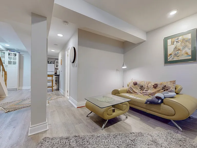158 Holm Cres #BSMNT — Photo 2