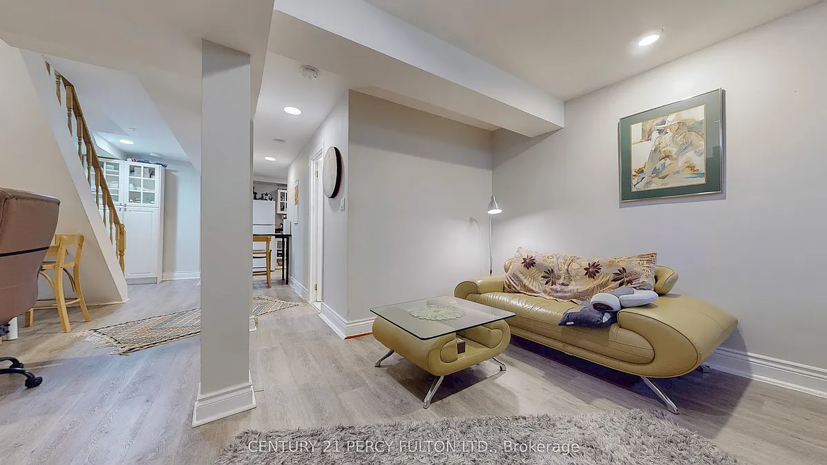 Building Photo - 158 Holm Cres #BSMNT