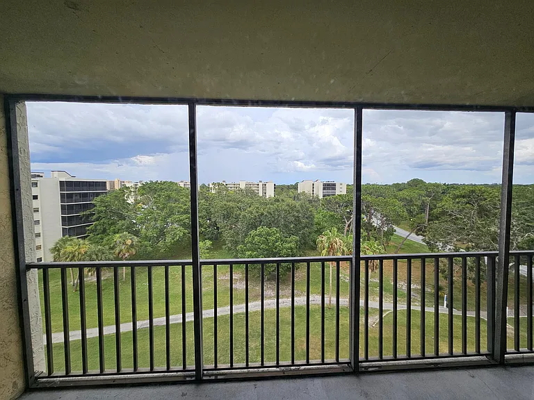 800 Cove Cay Dr — Photo 1