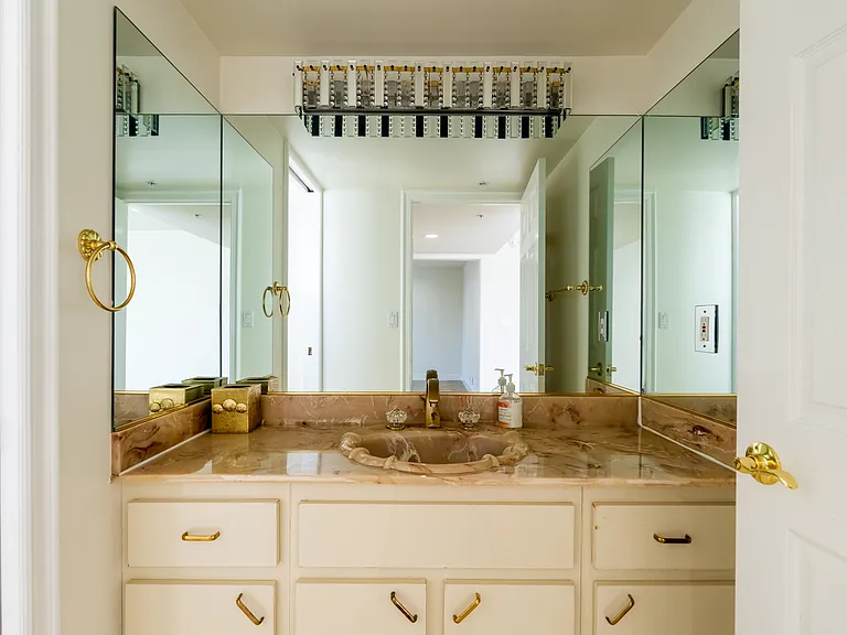 1758 N Alexandria Ave #1758.5 — Photo 17