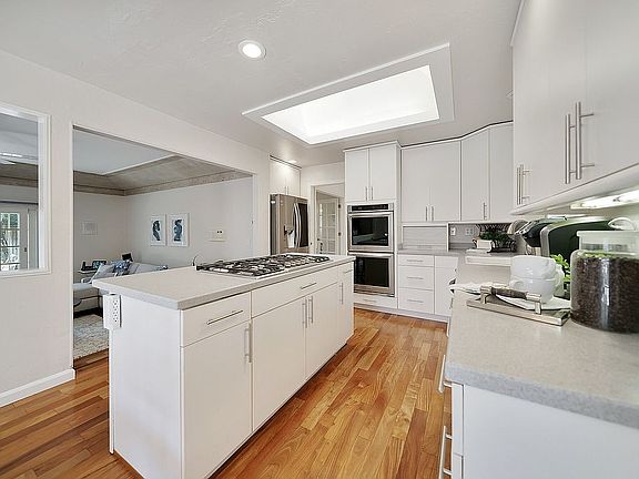 5th image of 130 Burgess Ct