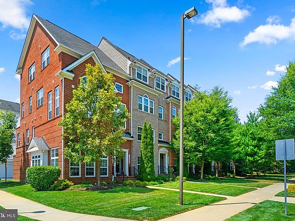 3rd image of 13512 Waterford Hills Blvd Unit 13512