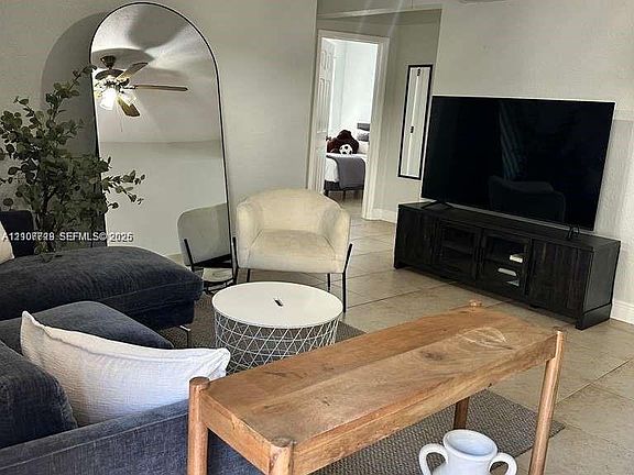 2nd image of 585 SW 11th St APT 1