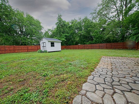 5th image of 718 W Sagefield Dr