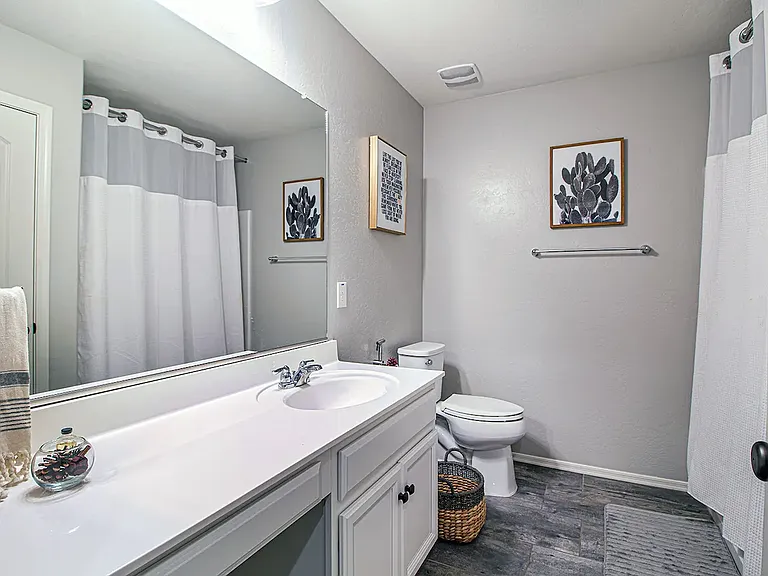 3915 E Liberty Ln — Photo 8
