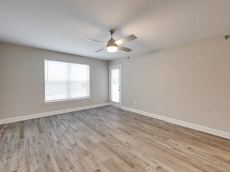 Park Ridge Apartments — Photo 17