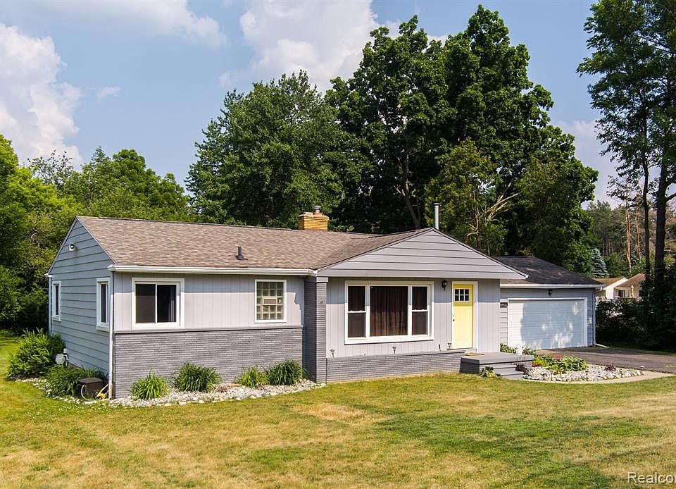 1st image of 5028 Tahquamenon Trl