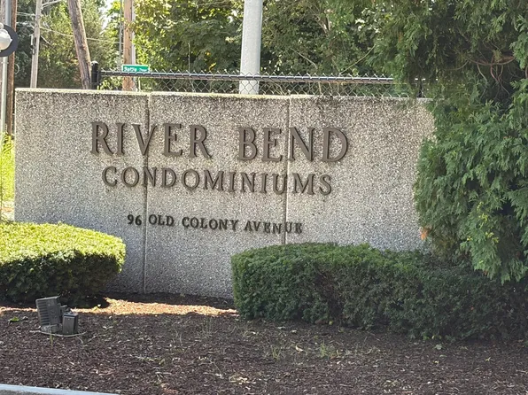 96 Old Colony Ave APT 131, East Taunton, MA 02718