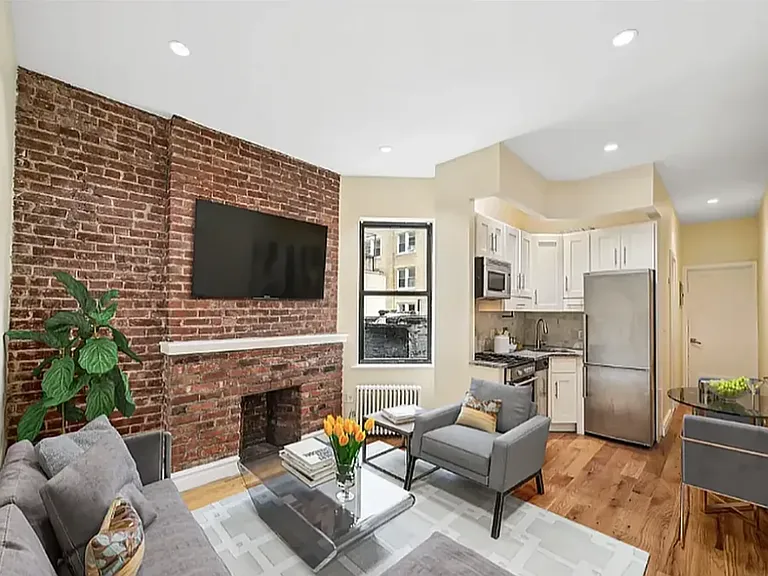 162 E 82nd St #2D — Photo 1