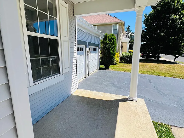 18 Dayna Ct — Photo 2