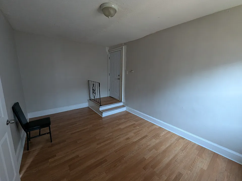 905 Asylum Ave #1
