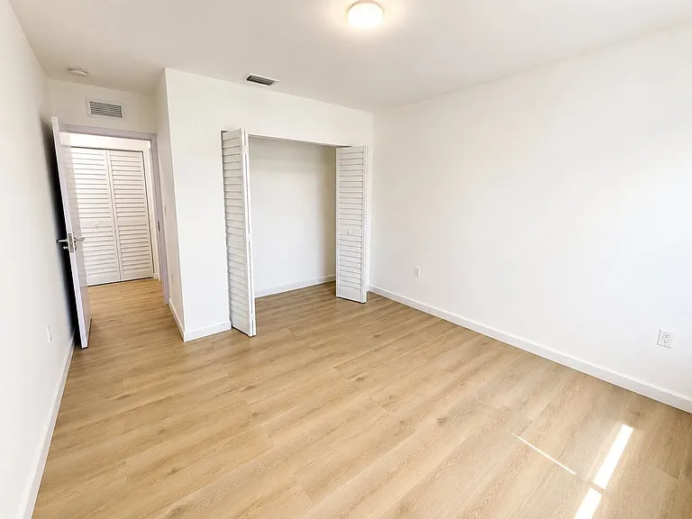 552 NW 7th St #6 — Photo 21