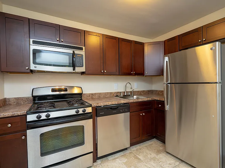 1825 Maryland Avenue — Photo 18