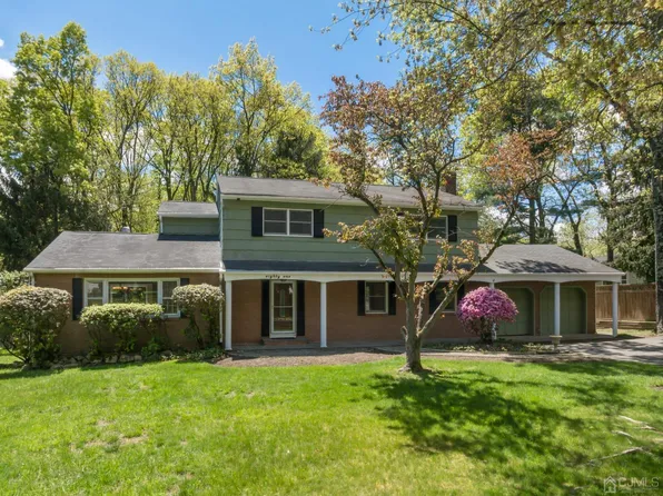 81 Brooklawn Dr, Morris Plains, NJ 07950