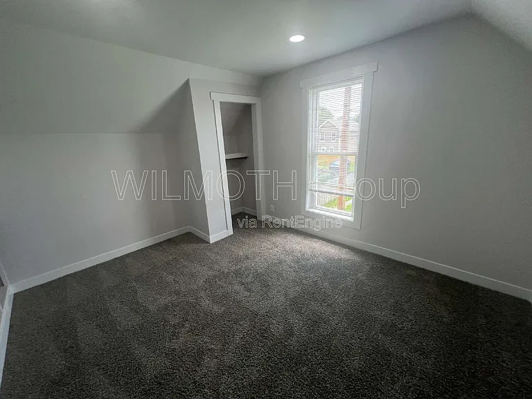 11 Iowa St — Photo 10