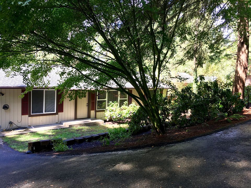 1st image of 3035 NE Chippewa Ct