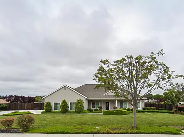 254 Rosebud Ave, Hollister, CA 95023